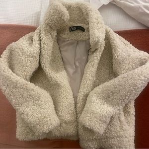 Zara XS ivory cropped Teddy jacket.